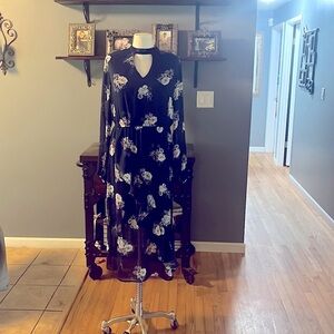 Summer dress with sheer sleeves size L